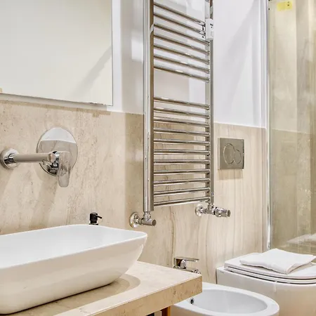 Apartamento 1-br Flat In Porta Romana - Duomo 6 Min M3 Milão