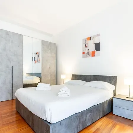 Station-duomo - 2 Bedrooms & 2 Terrace شقة