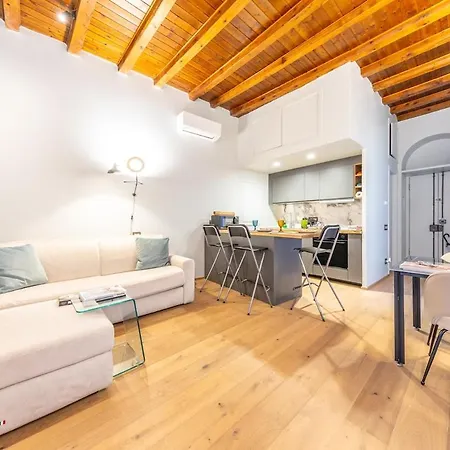 Downtown Luxury Sleeps 4, Crocetta, 8 Min From The Duomo