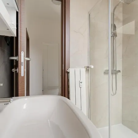 Guesthost - Cozy With Terrace Dergano Apartamento *
