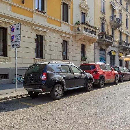 Xenia - 2 In Via Pollaiuolo 4 Milánó