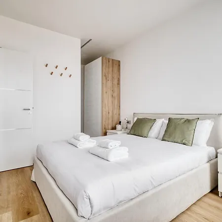 New-build Bright & Quiet 1-br Flat With Balcony *