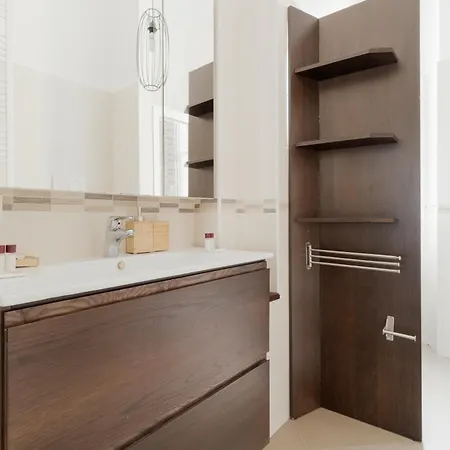 Guesthost - Comfy Flat Zara Mm5 Close To Isola Διαμέρισμα Μιλάνο