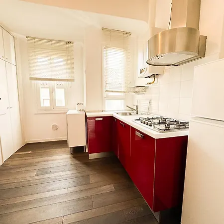 Brera Sun Terrace, Light-filled 4th R Floor Gem شقة