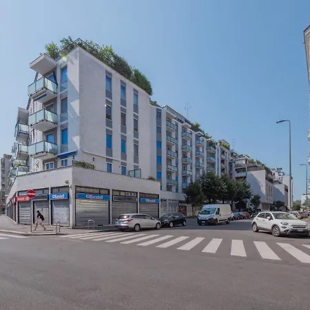 Xenia - 2 In Via Breno 1 Milánó