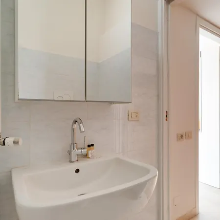 Guesthost - Comfy Porta Venezia Mm1 Apartamento Milão