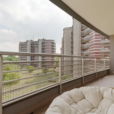 Guesthost - Bright Terrace X2 Affori Mm3