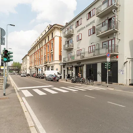 Appartamento Guesthost - Comfy Balcony Flat Steps From Navigli *