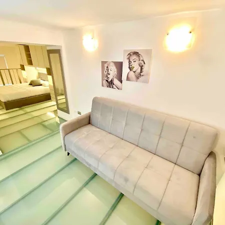 Loft In The Center - Metro - 12 Beds Διαμέρισμα *