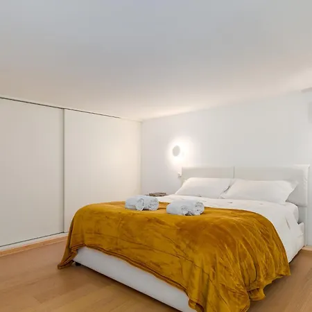 Διαμέρισμα Loft Design With Mezzanine Near Metro Μιλάνο