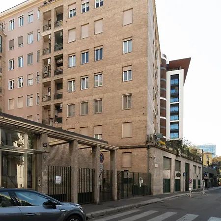 Guesthost - Cozy Balcony Flat X2 Porta Garibaldi Apartamento