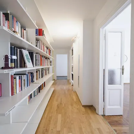 The Design Library - Monforte San Babila شقة