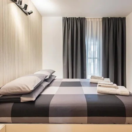 Luxury House In Carlo De Angeli 115 Mq Appartamento Milano