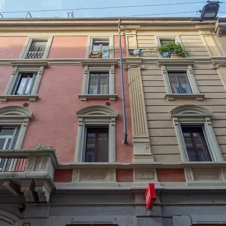 Xenia - 3 In Via Tortona 26 *