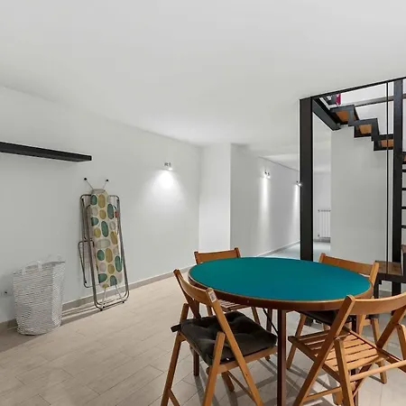 Elegant Loft Con Giardino In Citta - Scooter Park Apartman *