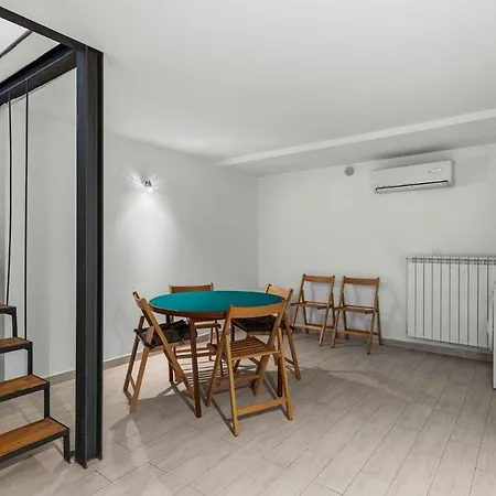 Elegant Loft Con Giardino In Citta - Scooter Park *