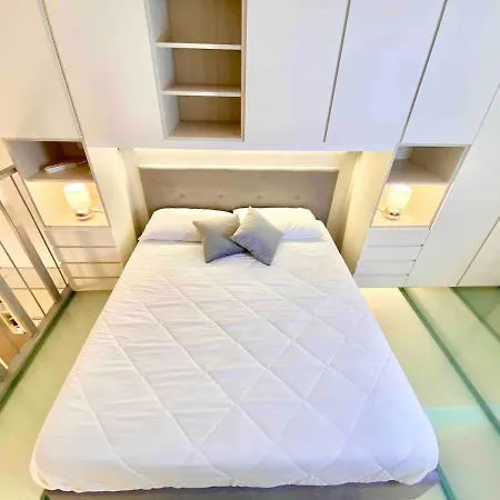 Loft In The Center - Metro - 12 Beds *