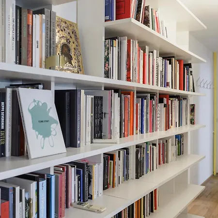 The Design Library - Monforte San Babila شقة ميلان