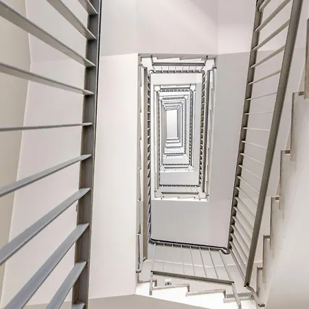 - Two-bedroom Near Duomo ميلان