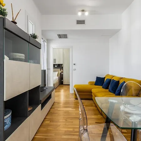 Elegante Apt, Ac, 10 Min To Duomo, M1 Turro Милан
