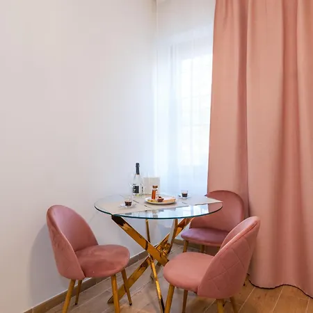 At 30 Viale Famagosta Milánó