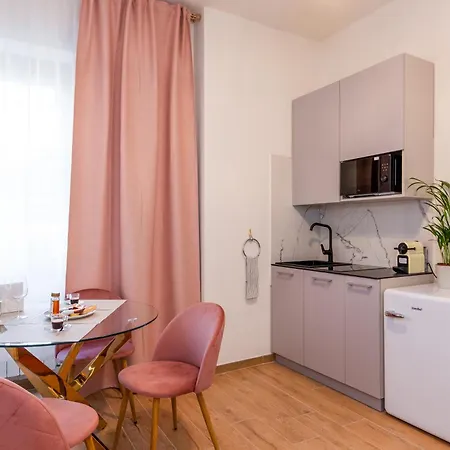 At 30 Viale Famagosta *