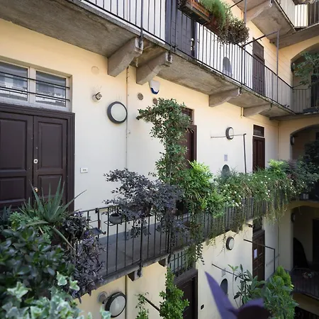 Elegant Navigli View Loft