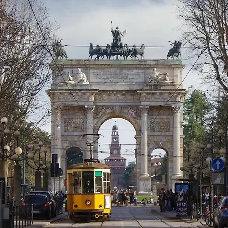 New Elegante Mico Life Con Metro E Tram Vicini * Μιλάνο