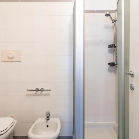 Salasco 40 - Trilocale In Porta Romana Con Garage * Milánó