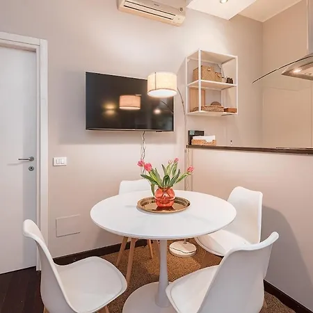 In The Heart Of Milan, Just A Short Walk From The Duomo! شقة ميلان