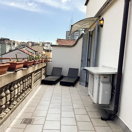 Brera Sun Terrace, Light-filled 4th R Floor Gem *