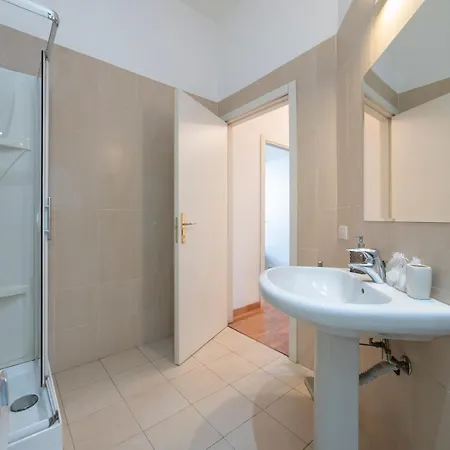 Charme D'epoca Con Terrazzino A Porta Venezia Appartamento