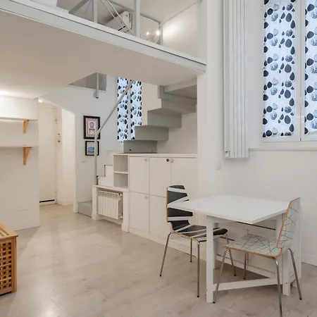 M3 Modern Open-plan Space Close To The Metro