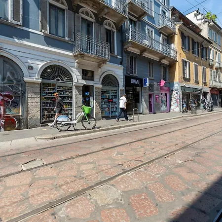 Superstay - Ticinese 50, Navigli & Duomo 아파트 밀라노