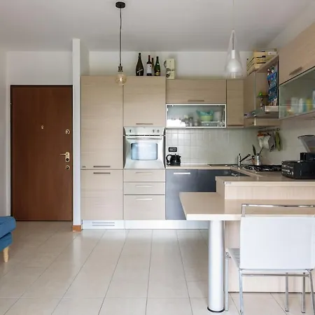 Apartament Near To Isola District Mediolan