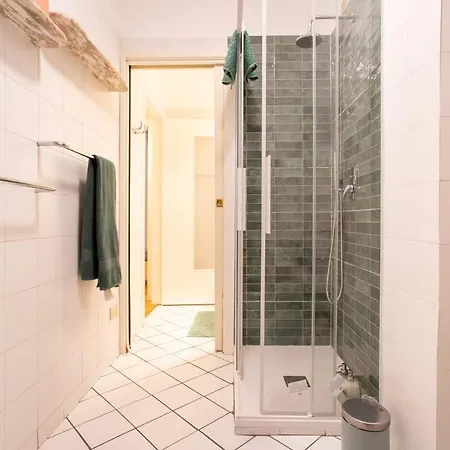 Elegant With Walk-in Closet - Long Apartamento