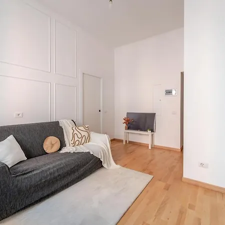 Two-bedroom Arco Flat With Free Parking شقة *