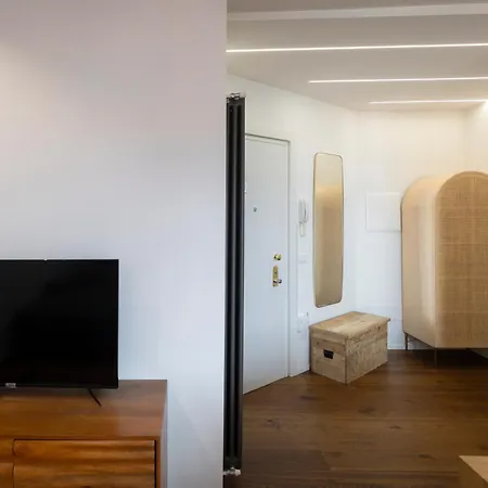 Апартаменты Elegant Designer In The Monumental Area