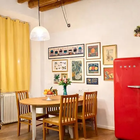 Duomo 10 Min Metro Vintage Italian Appartement