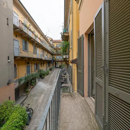 Charming Navigli By I-host *