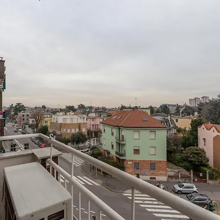 Xenia - 4 In Via Arbe 67 Milánó