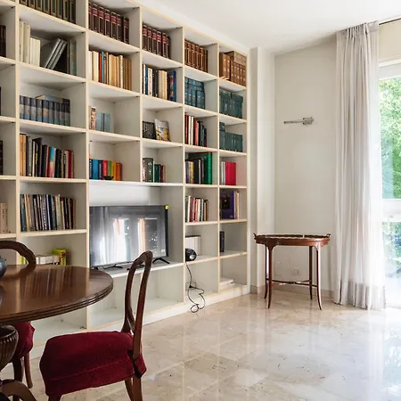 Youhosty - Benedetto Marcello 22 Appartement *