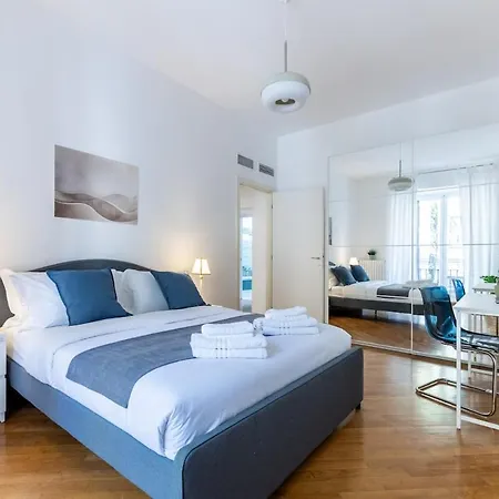 Duomo 15 Min Walk - Historic Center - 2 Bedrooms With Terrace Lejlighed *