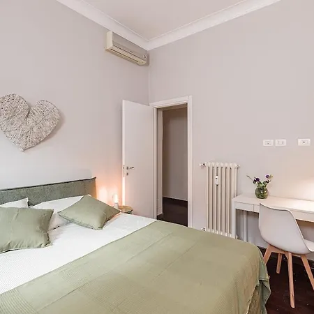 In The Heart Of Milan, Just A Short Walk From The Duomo! *