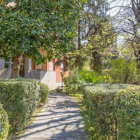 Jungle Hideaway - 2 Min To Metro For Duomo شقة