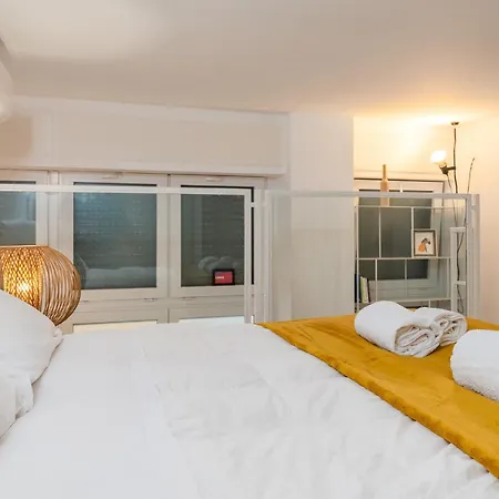 Διαμέρισμα Loft Design With Mezzanine Near Metro