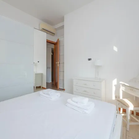 Apartman I-host - Stylish 1br Near Duomo & Navigli *