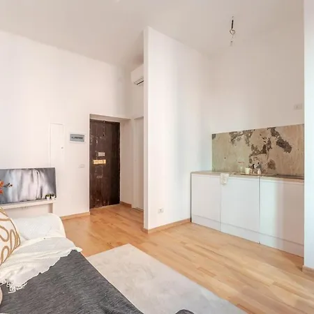 Two-bedroom Arco Flat With Free Parking * ميلان