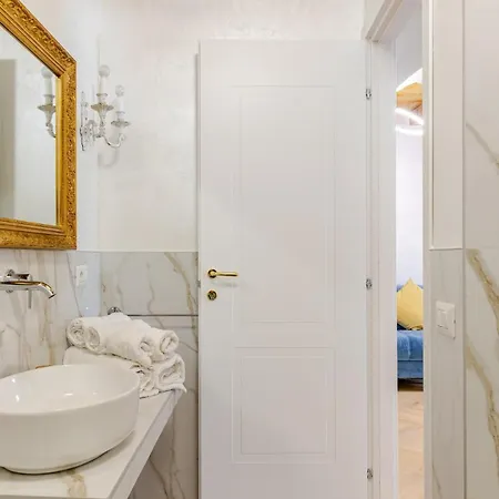 Exclusive In The Heart Of Апартаменты Милан