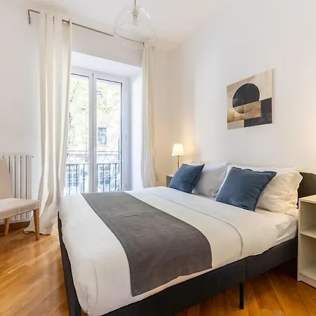 Duomo 15 Min Walk - Historic Center - 2 Bedrooms With Terrace Apartman *